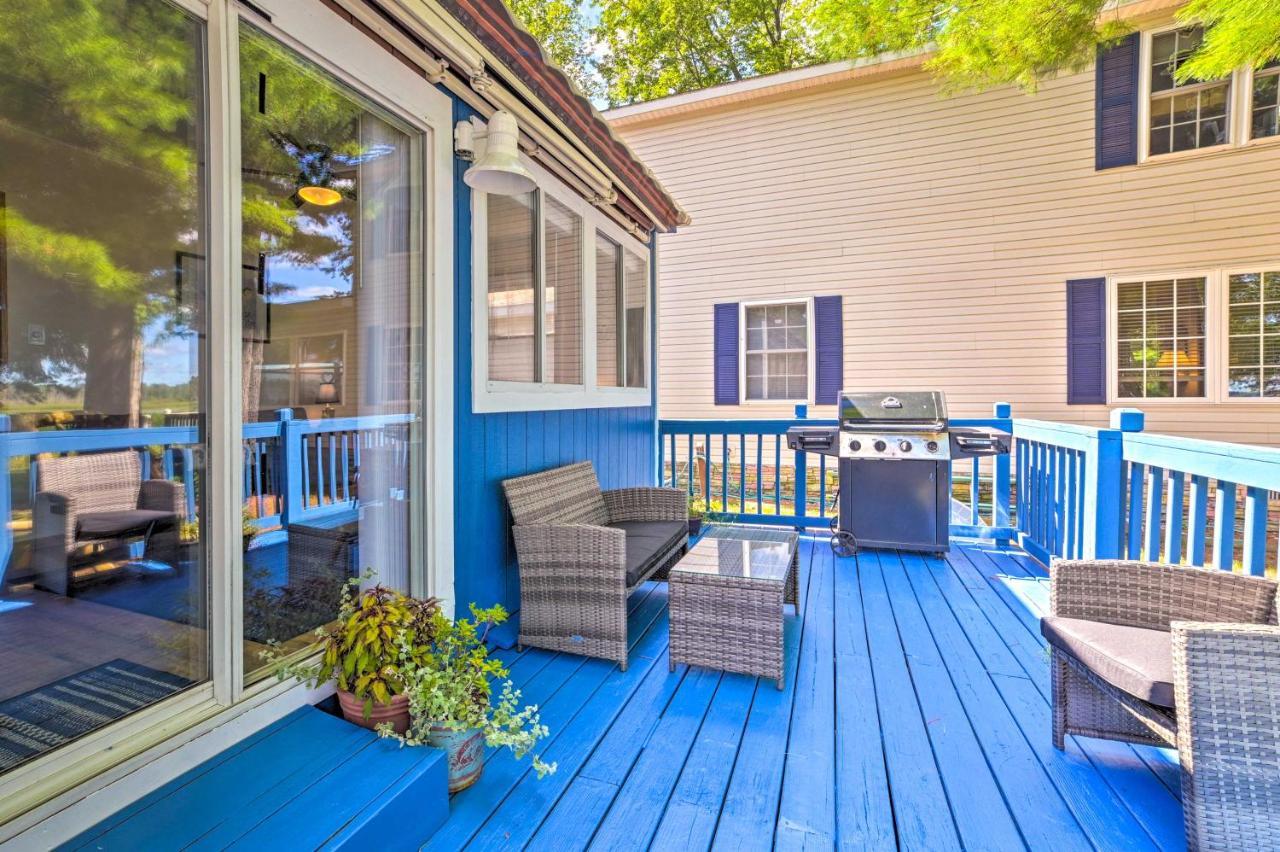 East Tawas Lakefront Getaway With Kayaks And Deck المظهر الخارجي الصورة