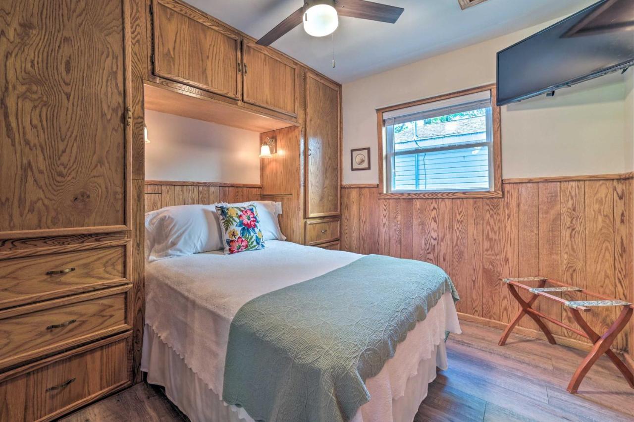 East Tawas Lakefront Getaway With Kayaks And Deck المظهر الخارجي الصورة