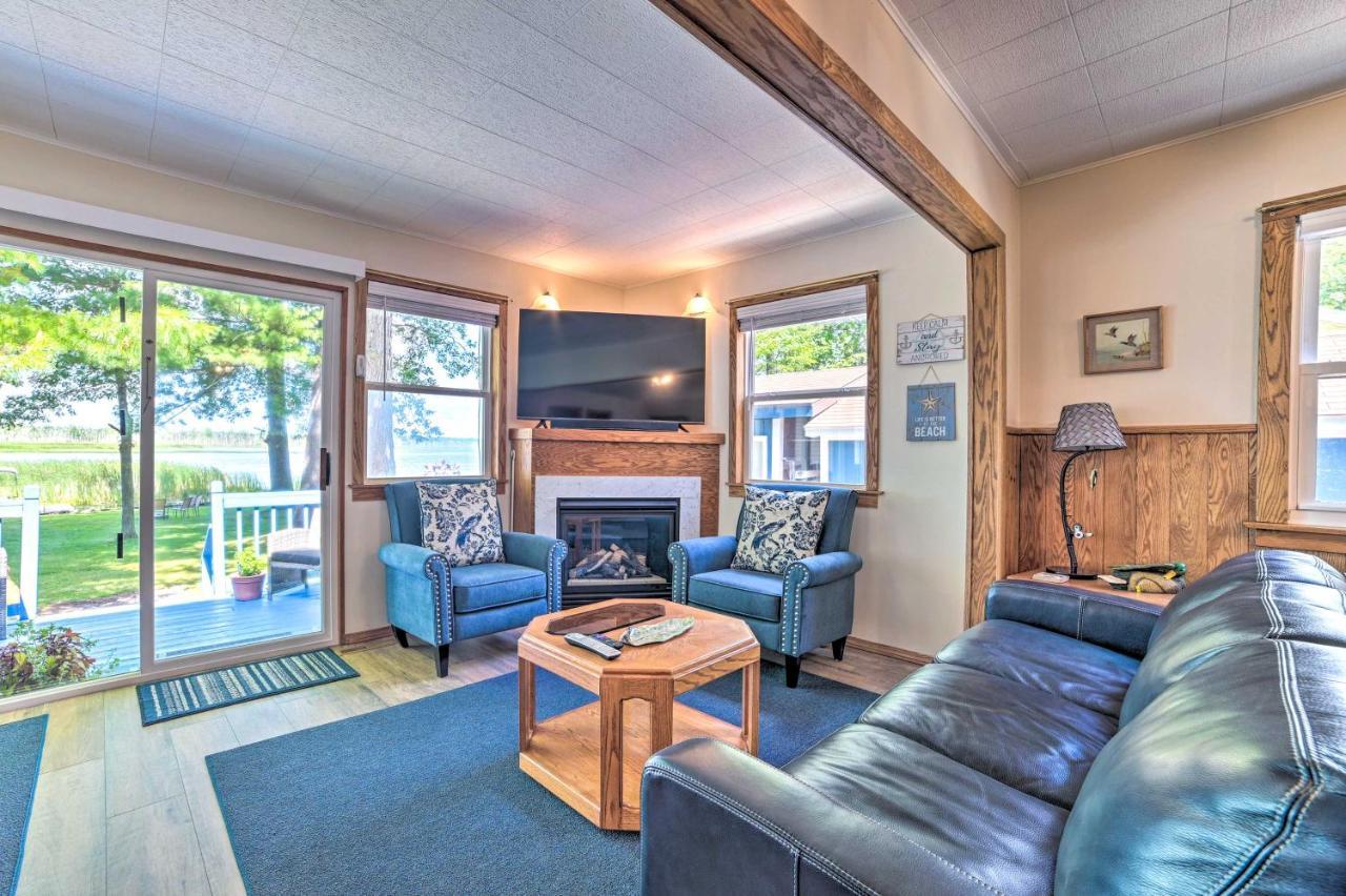 East Tawas Lakefront Getaway With Kayaks And Deck المظهر الخارجي الصورة