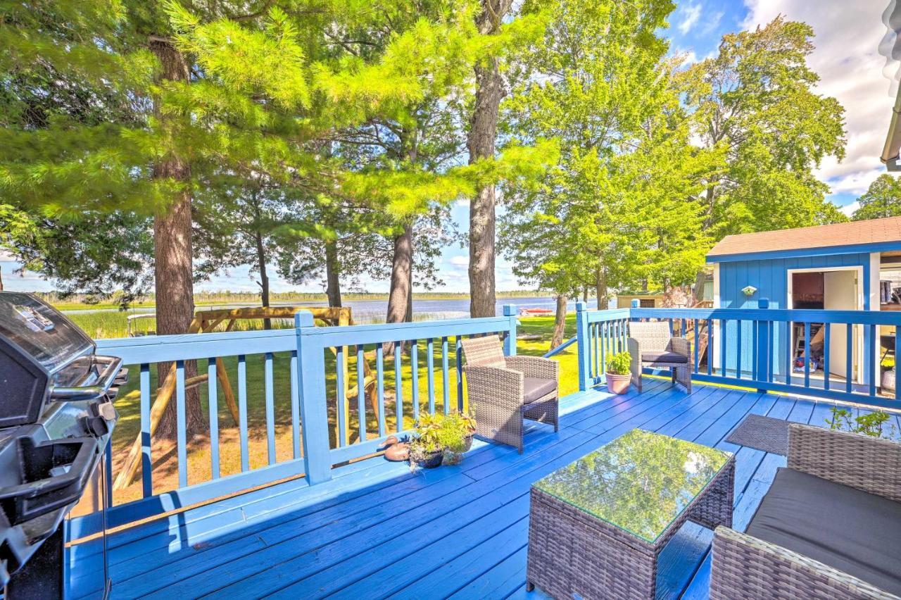 East Tawas Lakefront Getaway With Kayaks And Deck المظهر الخارجي الصورة
