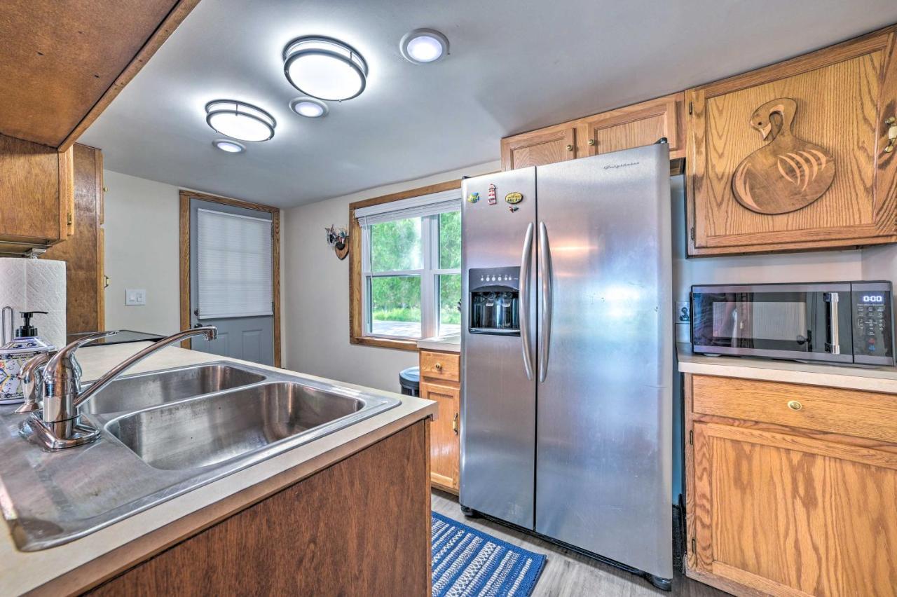 East Tawas Lakefront Getaway With Kayaks And Deck المظهر الخارجي الصورة