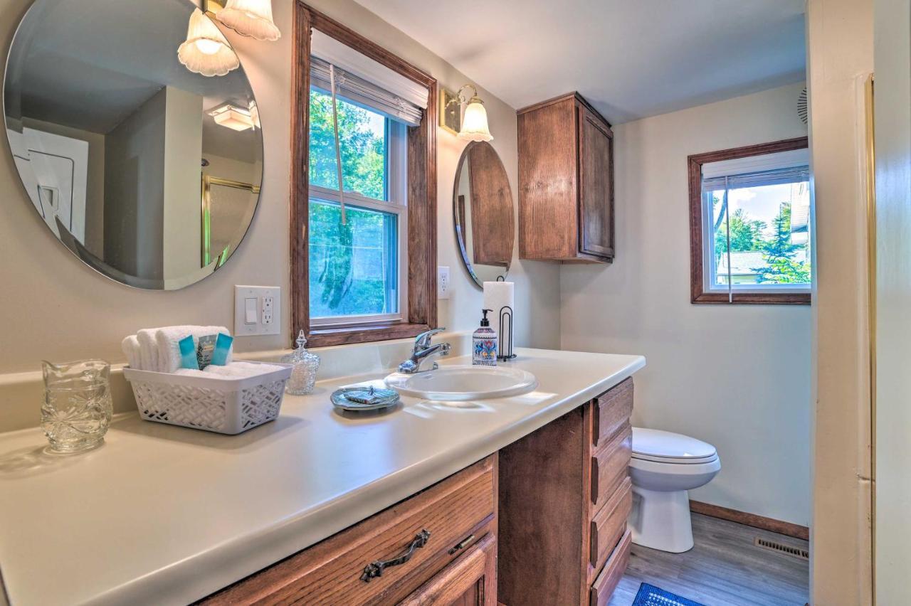 East Tawas Lakefront Getaway With Kayaks And Deck المظهر الخارجي الصورة