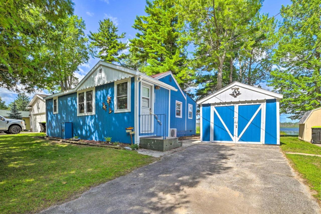 East Tawas Lakefront Getaway With Kayaks And Deck المظهر الخارجي الصورة