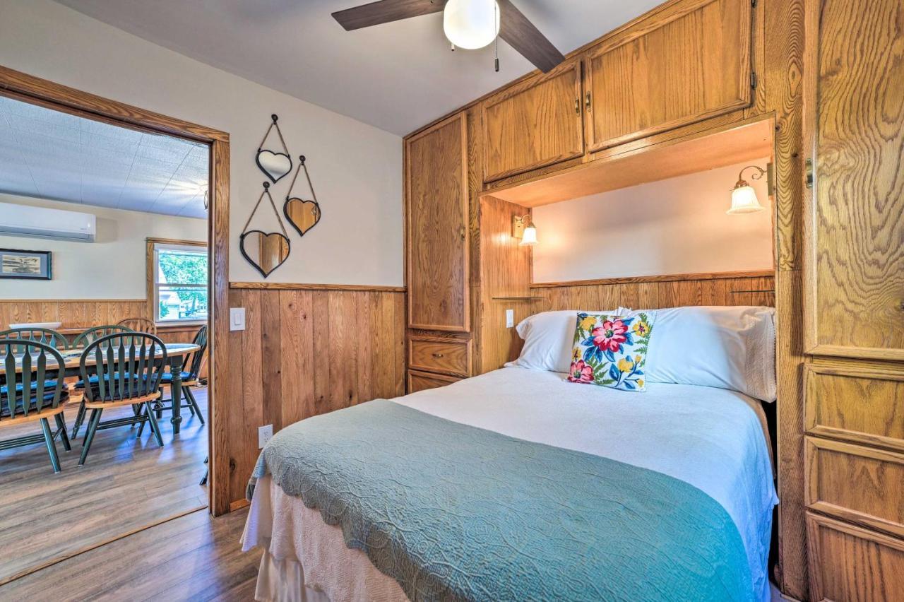 East Tawas Lakefront Getaway With Kayaks And Deck المظهر الخارجي الصورة
